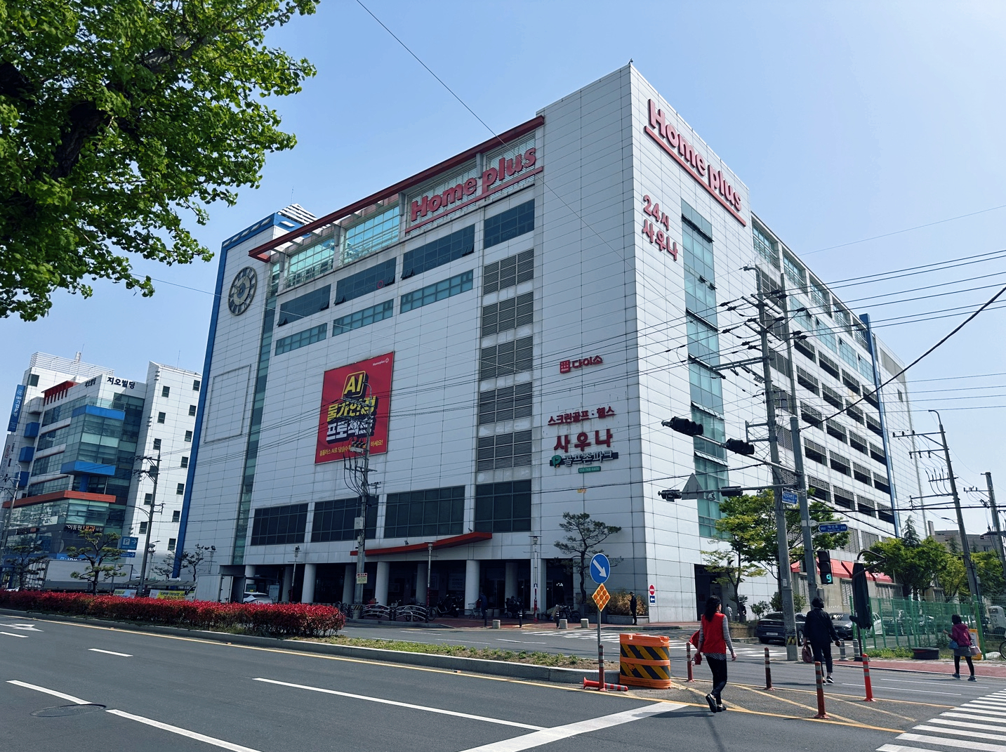 Samsung-Tesco Expanding Outlets Using 'Build to Suit' Method with STS Development and GE Asset Estate